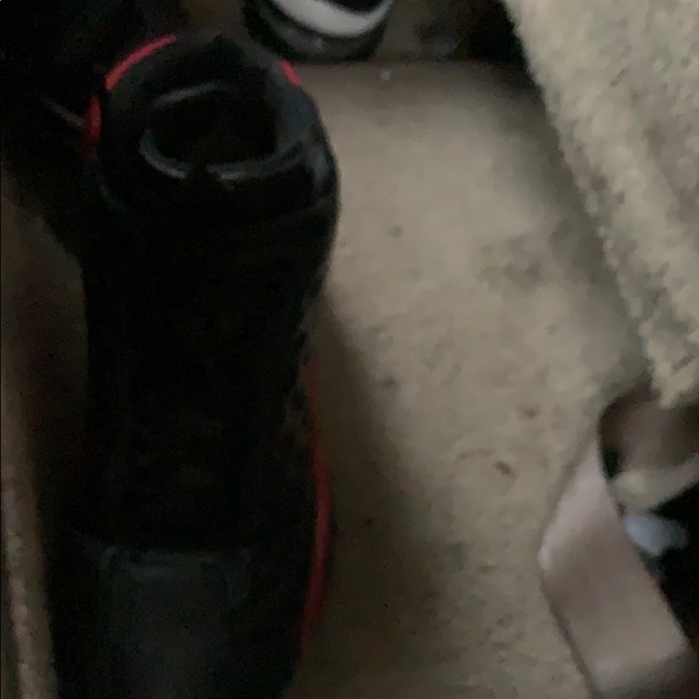 Tennis shoes